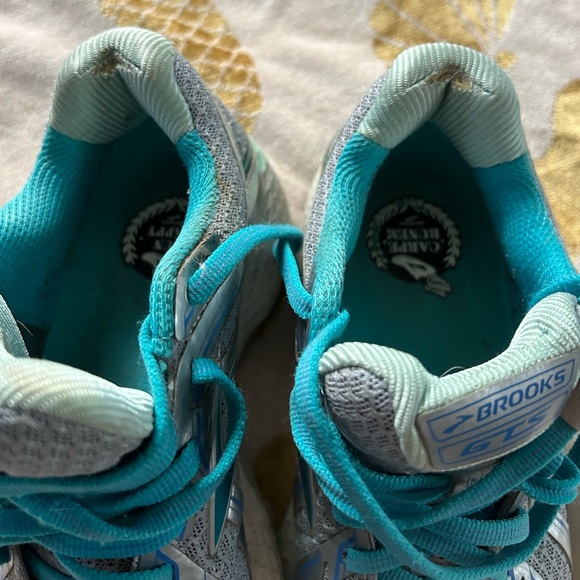 Women’s Brooks GTS 16 edition / Size 6 - Picture 6 of 7